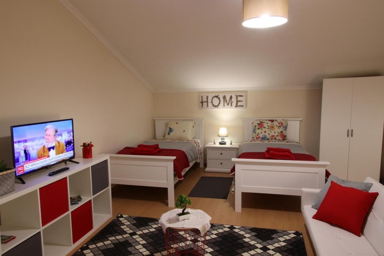 Quartos Confortaveis Em Casa Proximo Ao Mosteiro 바탈랴 외부 사진