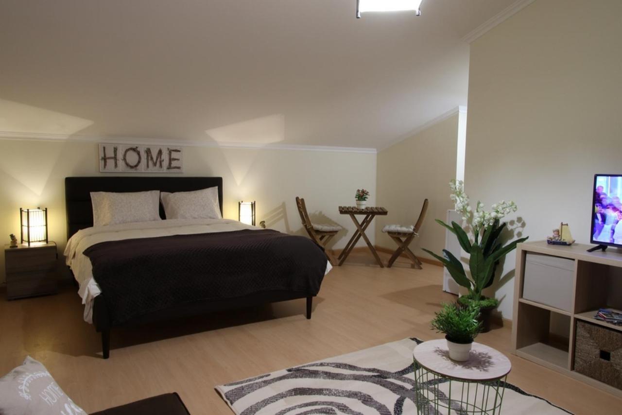 Quartos Confortaveis Em Casa Proximo Ao Mosteiro 바탈랴 외부 사진
