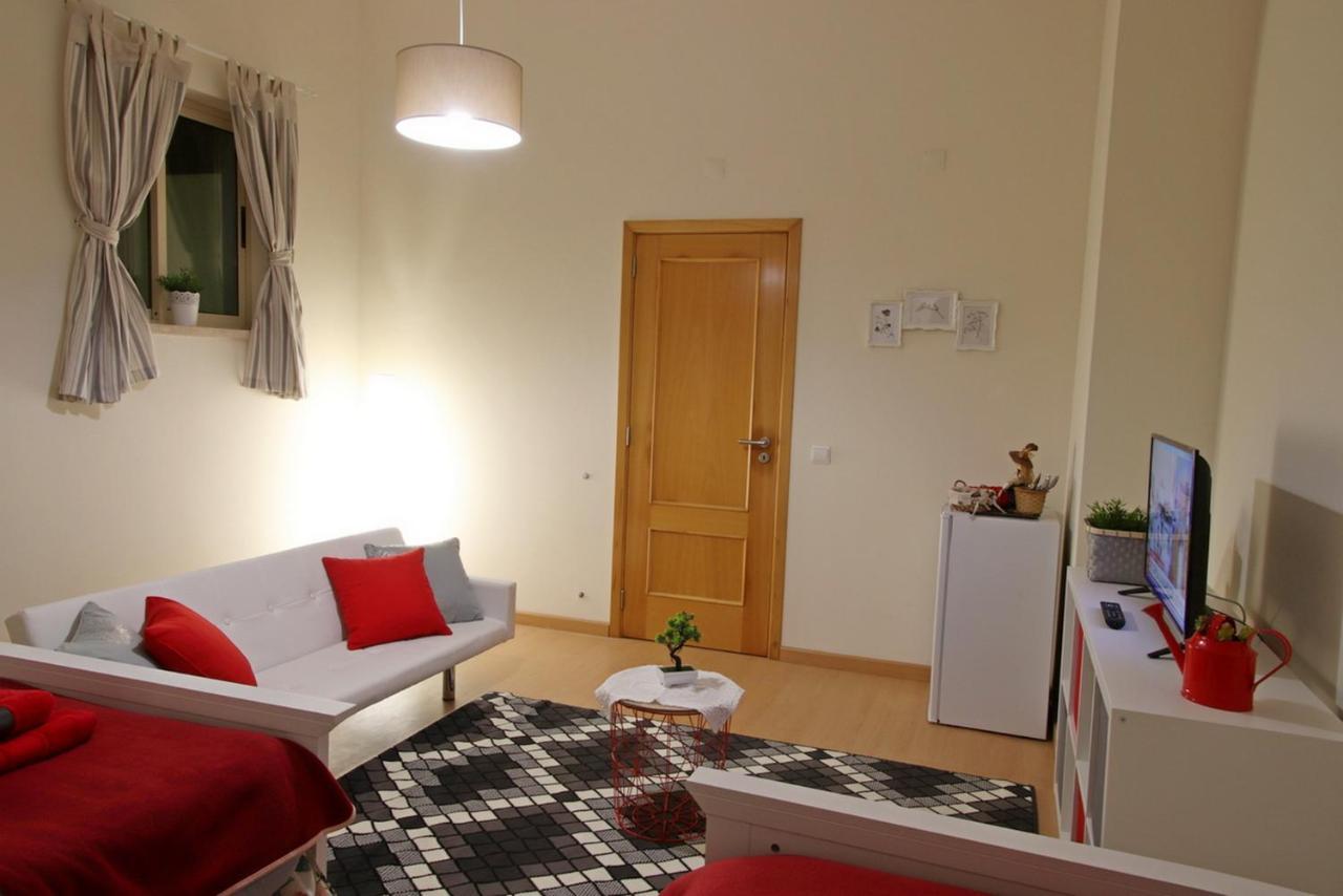 Quartos Confortaveis Em Casa Proximo Ao Mosteiro 바탈랴 외부 사진